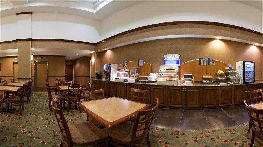 Holiday Inn Express & Suites Irving Conv Ctr - Las Colinas By Ihg Екстериор снимка