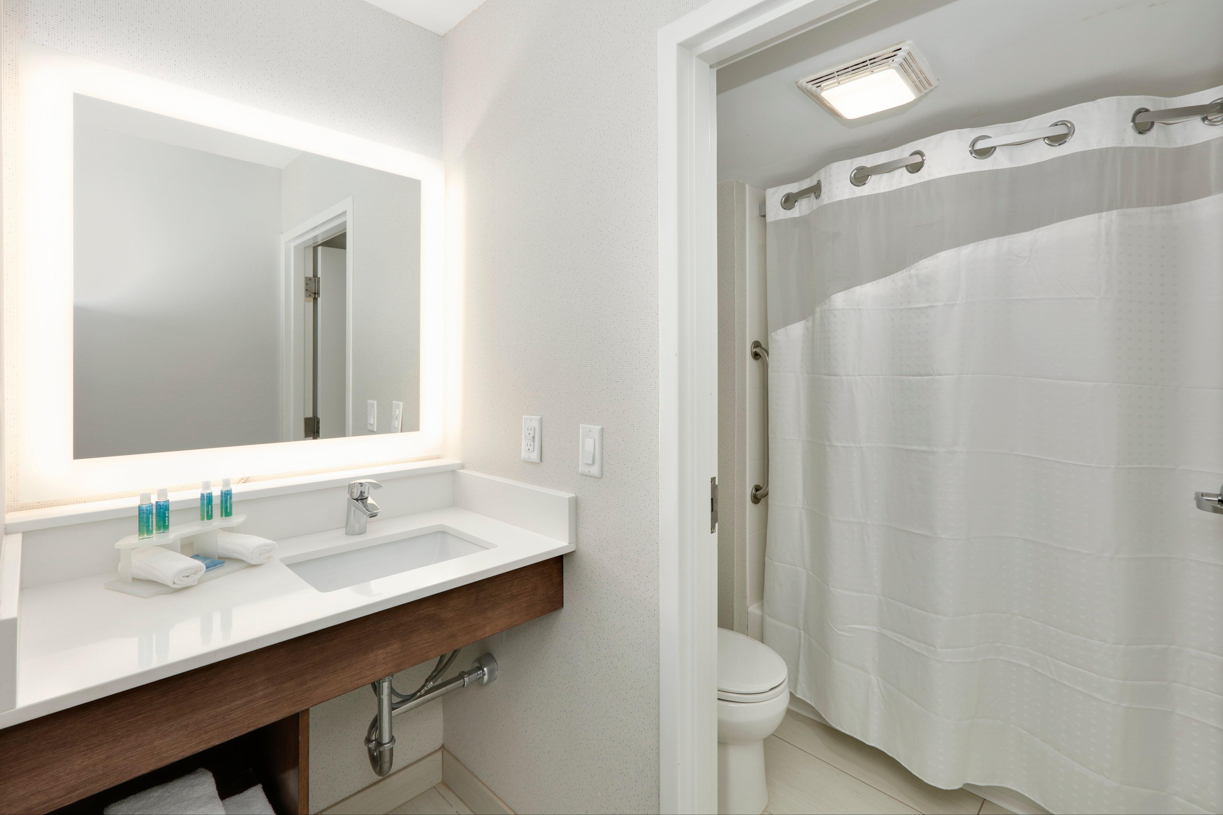 Holiday Inn Express & Suites Irving Conv Ctr - Las Colinas By Ihg Екстериор снимка
