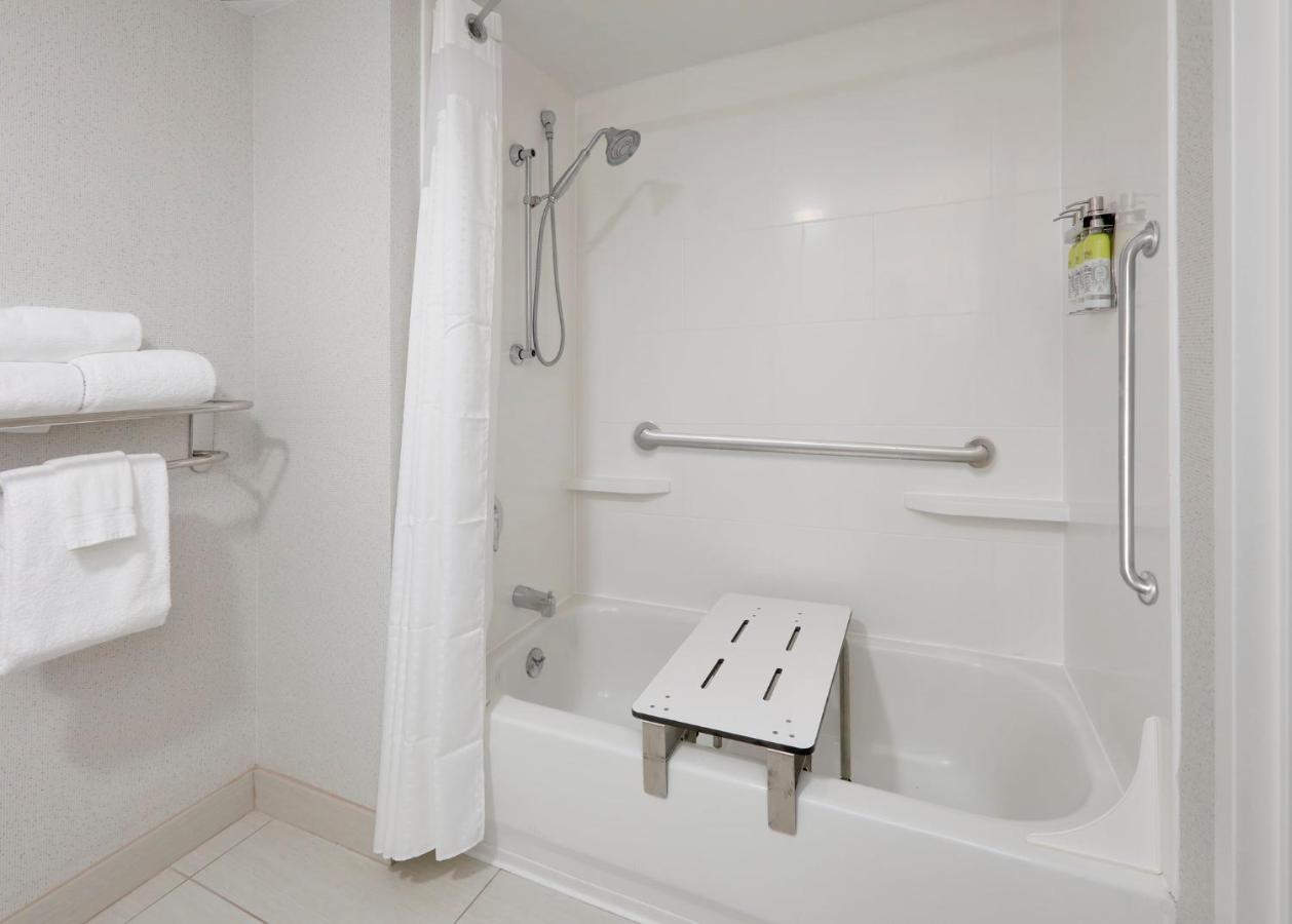 Holiday Inn Express & Suites Irving Conv Ctr - Las Colinas By Ihg Екстериор снимка