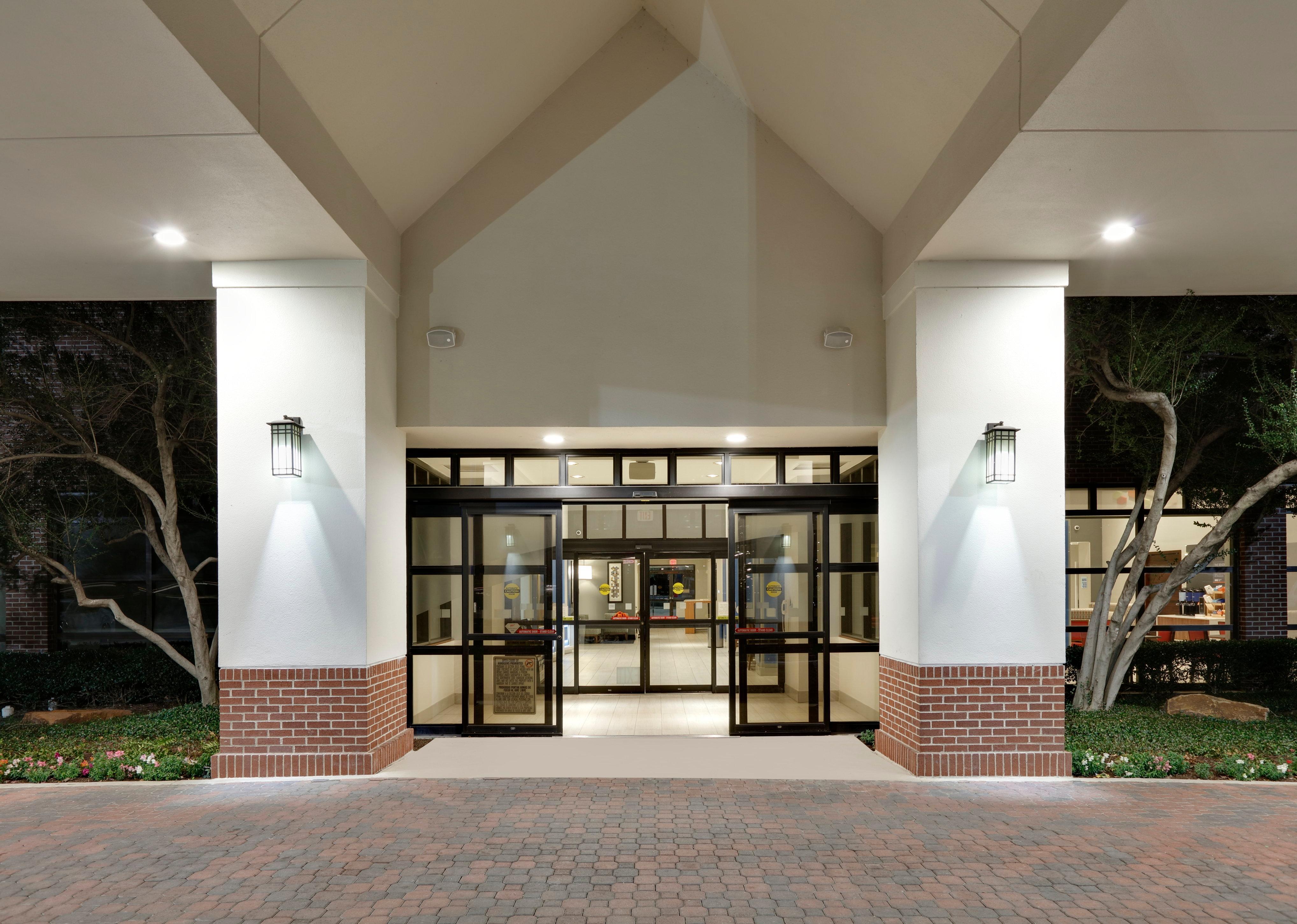 Holiday Inn Express & Suites Irving Conv Ctr - Las Colinas By Ihg Екстериор снимка