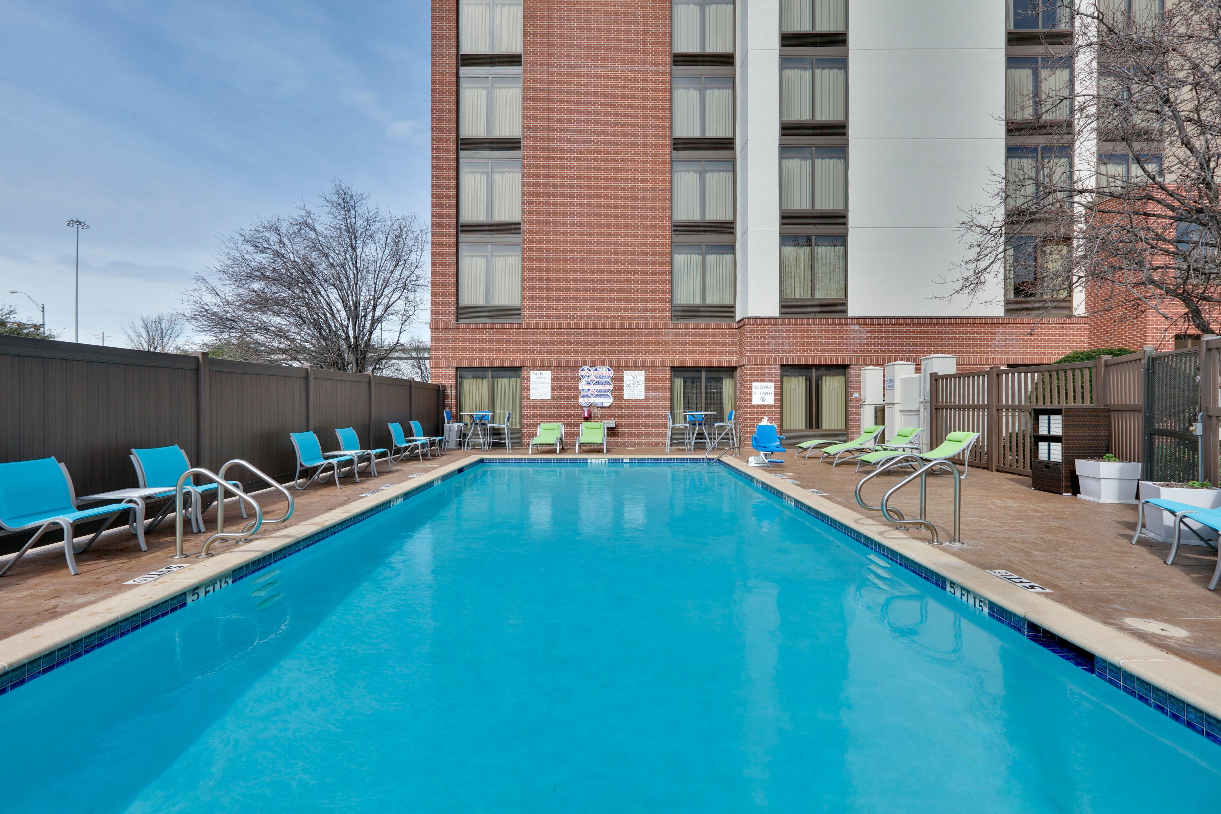 Holiday Inn Express & Suites Irving Conv Ctr - Las Colinas By Ihg Екстериор снимка