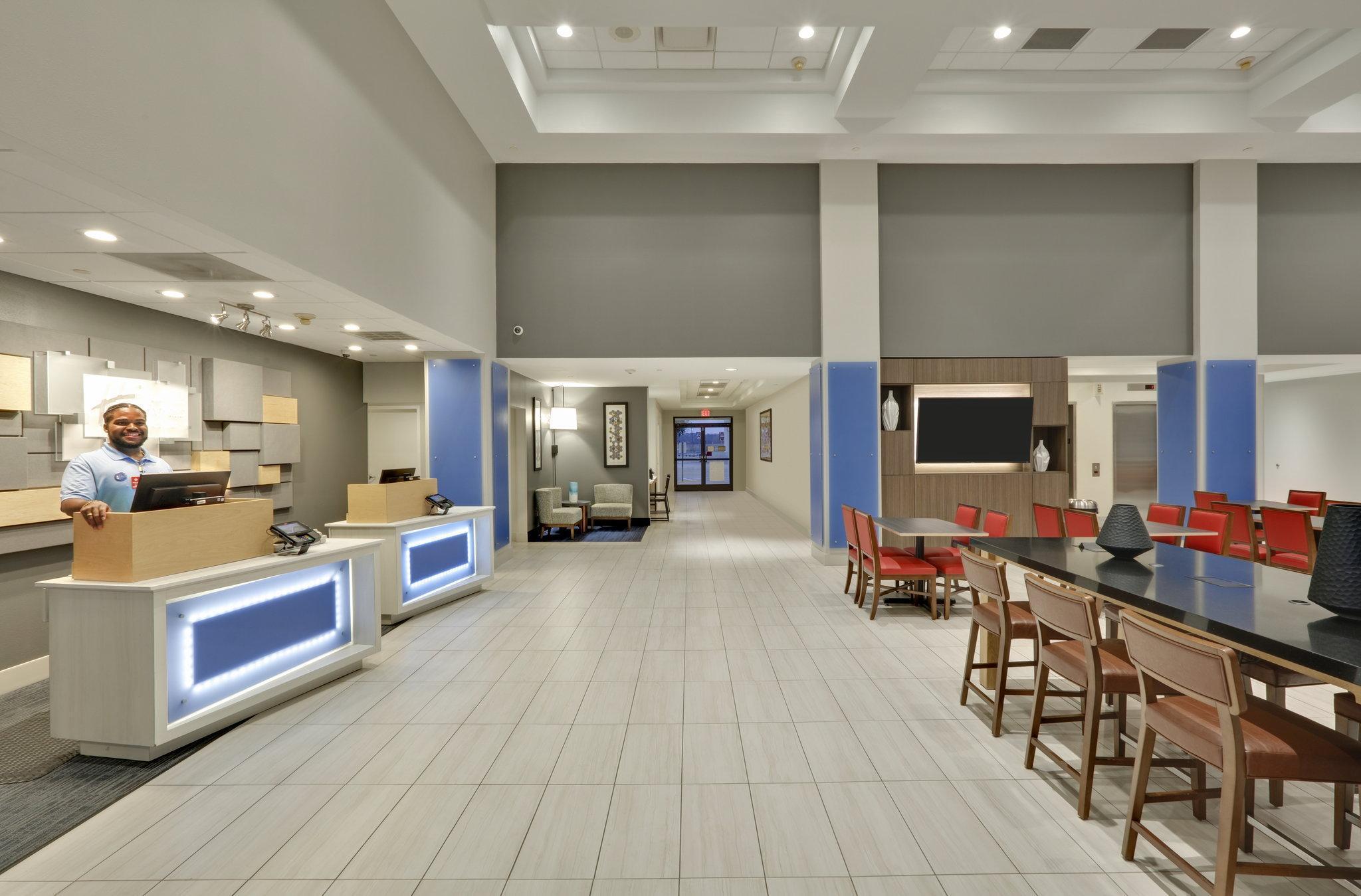 Holiday Inn Express & Suites Irving Conv Ctr - Las Colinas By Ihg Екстериор снимка