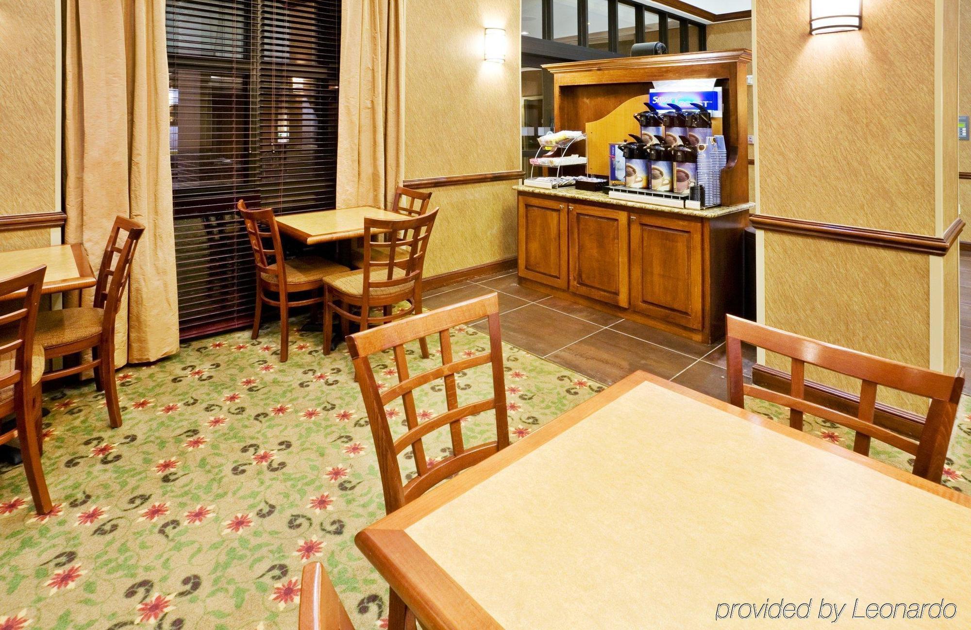 Holiday Inn Express & Suites Irving Conv Ctr - Las Colinas By Ihg Екстериор снимка