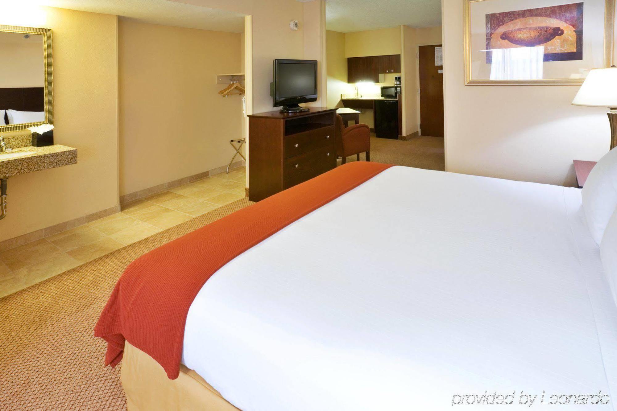 Holiday Inn Express & Suites Irving Conv Ctr - Las Colinas By Ihg Екстериор снимка