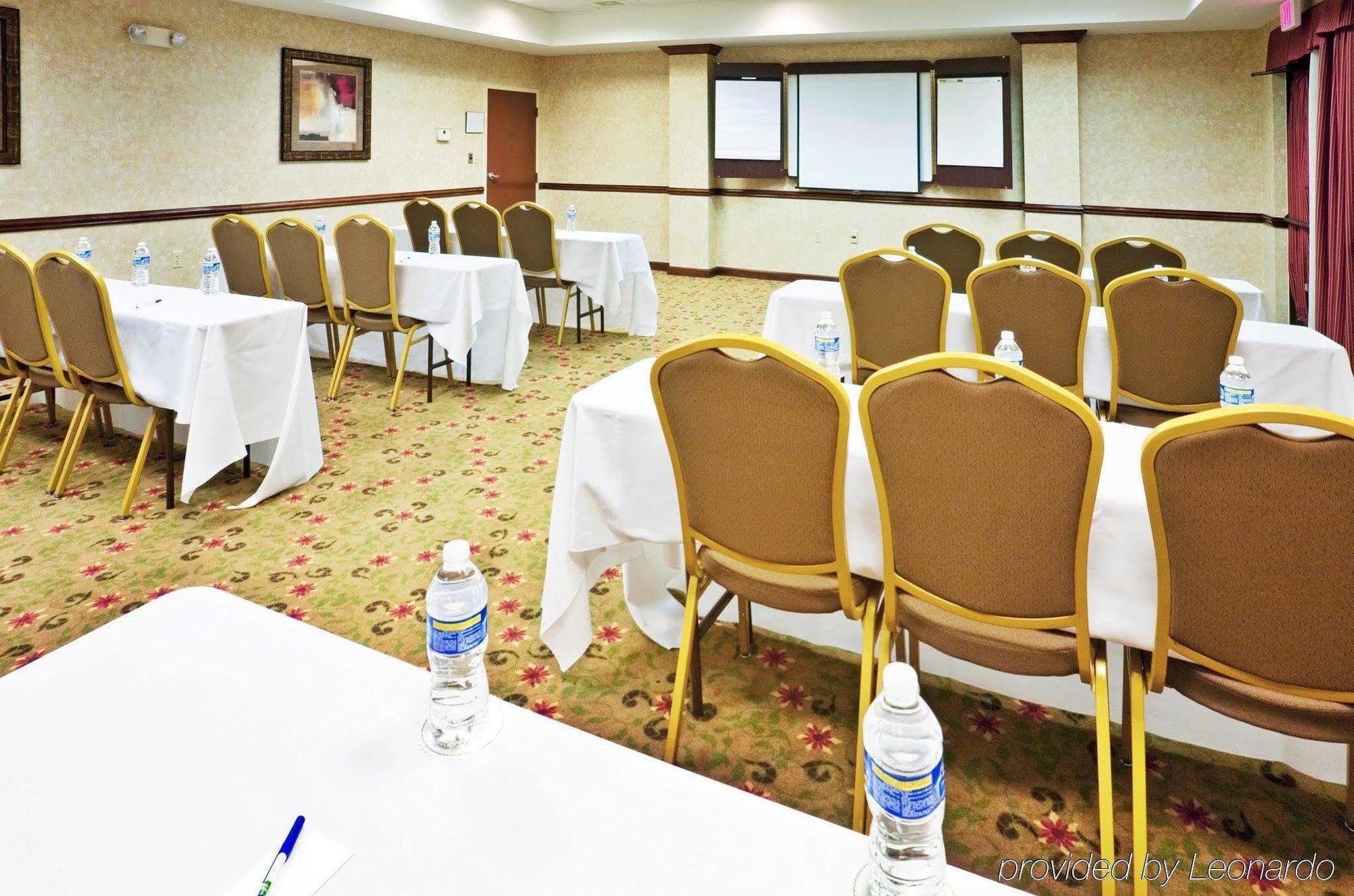 Holiday Inn Express & Suites Irving Conv Ctr - Las Colinas By Ihg Съоръжения снимка
